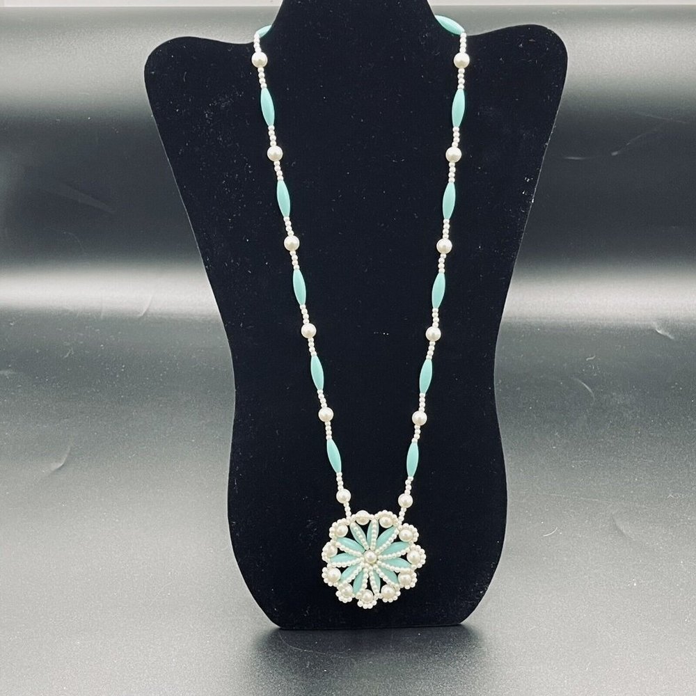 Vintage Faux Turquoise Blue Fashion Jewelry Flower Necklace Beaded